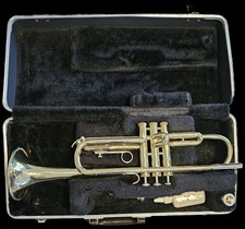 Bundy Selmer - by Vincent Bach Trompete mit 2 Mundstücken und Koffer Made In USA