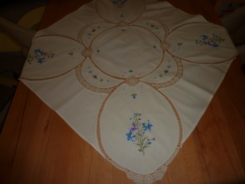 Gestickte mitteldecke - gestickte,