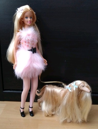 Barbie und afghanischer - und,