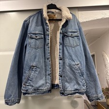 Levis Levi´s Herren Sherpa Jeansjacke in kräftigem used blau mit Fell in Gr. L
