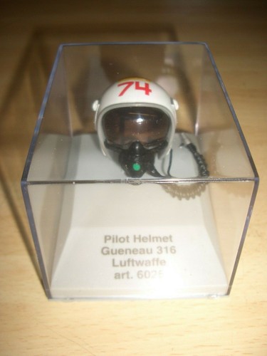 Armour collection pilot - collection, 1:8
