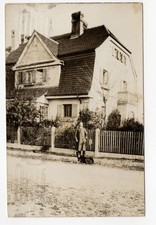 Foto Ak Person Wohnhaus
