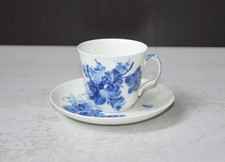 royal copenhagen Moccatasse blaue Blume geschweift