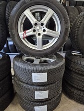 Satz Allwetterräder auf