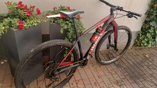Verkaufe Specialized Stumpjumper – guter Zustand, aber Carbonrahmen gerissen