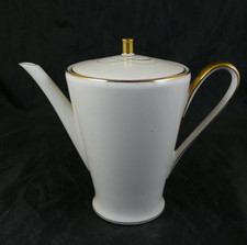 Kaffeekanne mit Goldrand von
