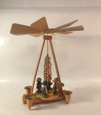 Pyramide Drahtarm Figuren