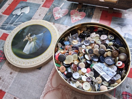 Oma alte knopfsammlung - alte,