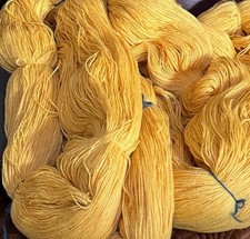 100% Schafwolle Strickgarn gefärbt gelb  (30,00€/1kg)