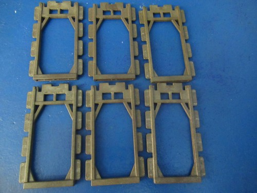 Braune offene mauerteile - x,