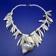 Exklusive ADOLF Muschel Kette