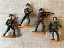 4 Steckfiguren Soldaten -