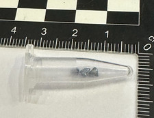 SELTENE ERDEN  kristallines