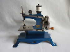 Alte Kindernähmaschine - Casige aus Blech - British Zone