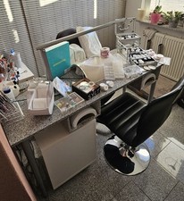 Nagelstudio / komplette Einrichtung / Geschäftsauflösung
