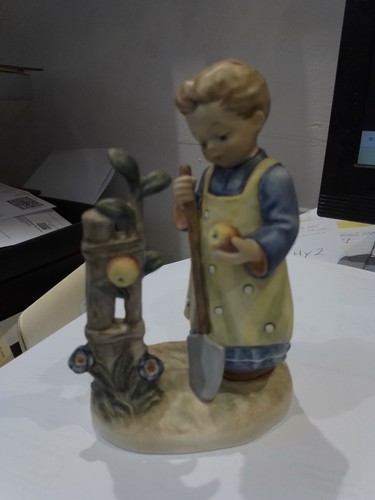 Der kleine gärtner - hummel, /