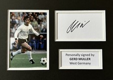 GERD MULLER SIGNIERTE WEISSE KARTE IN A4 WEST GERMANY MOUNT DISPLAY + BEWEIS