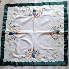 Oster-Tischdecke mit Hasenstickerei,  ca. 80 x 80 cm