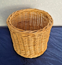 Weidenkorb - Blumentopf - Korb          Höhe ca. 15cm  Ø  14cm