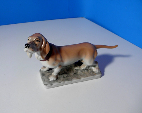 Schöner porzellan hund - *,
