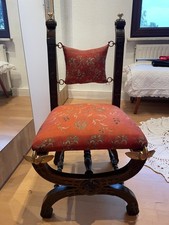 Antiker Stuhl Mit 2 Zierkissen