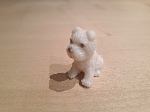 Kleine weiße hundefigur - hundefigur, in