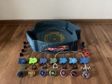 Beyblade  Sammlung mit Bolt Blast Stadium