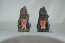 2 Indianer   (B/H/T = ca. 6 x 10 x 3 cm)