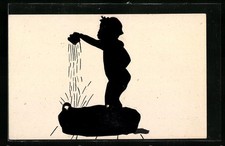 Kind plantscht im Waschzuber, Scherenschnitt, Ansichtskarte 