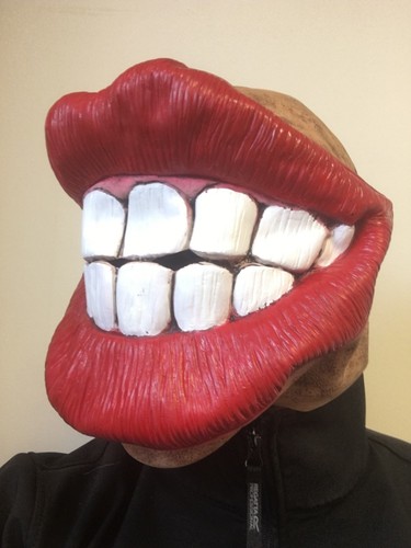 Lustige große rote lippen - lustige,