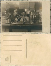 Pilsen Plzeň  Kellnerin mit Wirt am Ausschank Kneipe Bierfass 1940 Privatfoto