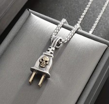 Silberner Stecker-Anhänger