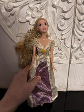 Rapunzel Puppe im goldenen