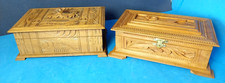 2 geschnitzte Holzschatullen