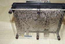 Interessantes Nagelspiel mit Mustern