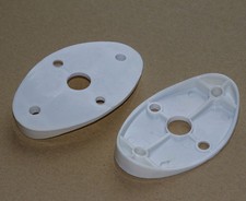 2x Kunststoff Unterlage - Scheinwerfer-Adapter an die Motorhaube für Eicher