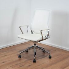 Vitra Meda Chair Konferenzstuhl Leder weiß - Netz-Rückenlehne weiß - Armlehnen