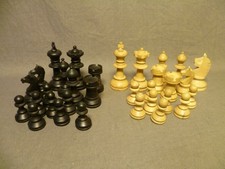 Schachfiguren aus Holz