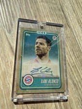2022/23 Topps Jamal Musiala Curated Set Xabi Alonso Blue /49 Autogramm Icon