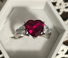 Red Lab Created Ring Herzform