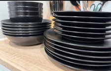 Geschirrset in schwarz - sehr