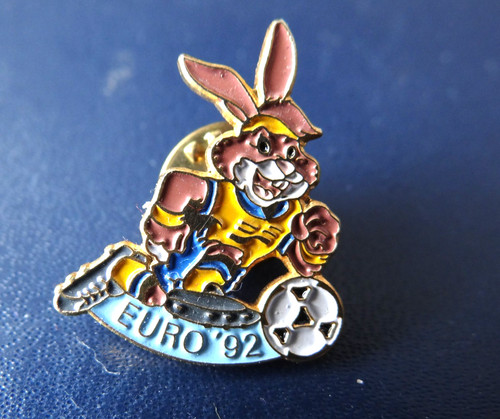 Pin uefa fussball - euro, 92"