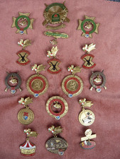 großes Konvolut von 17 alten Düsseldorfer Schützenabzeichen, Orden Sammlerstücke