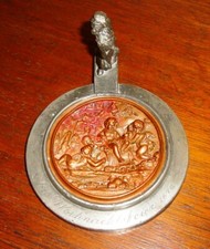 Zinndeckel mit herrlich gearbeitetem Kupferrelief  für Krug Bierkrug 1872 - RRR!