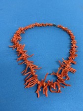 Schöne Korallenkette Rot