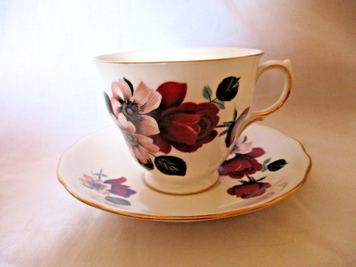 Queen anne red roses - queen,