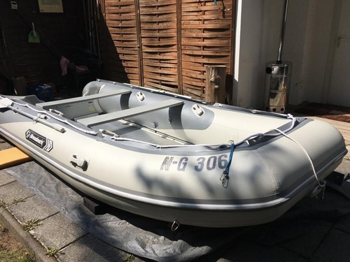 Schlauchboot mit motor - mit,