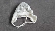 Weiß graue Baby Mütze Größe 62/68 (H&M)