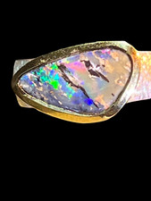 Boulder Opal Ring in Silber mit vergoldeter Fassung