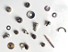2) Alte Aufzugskronen und Uhrenersatzteile aus Nachlass - Kronen für Taschenuhr